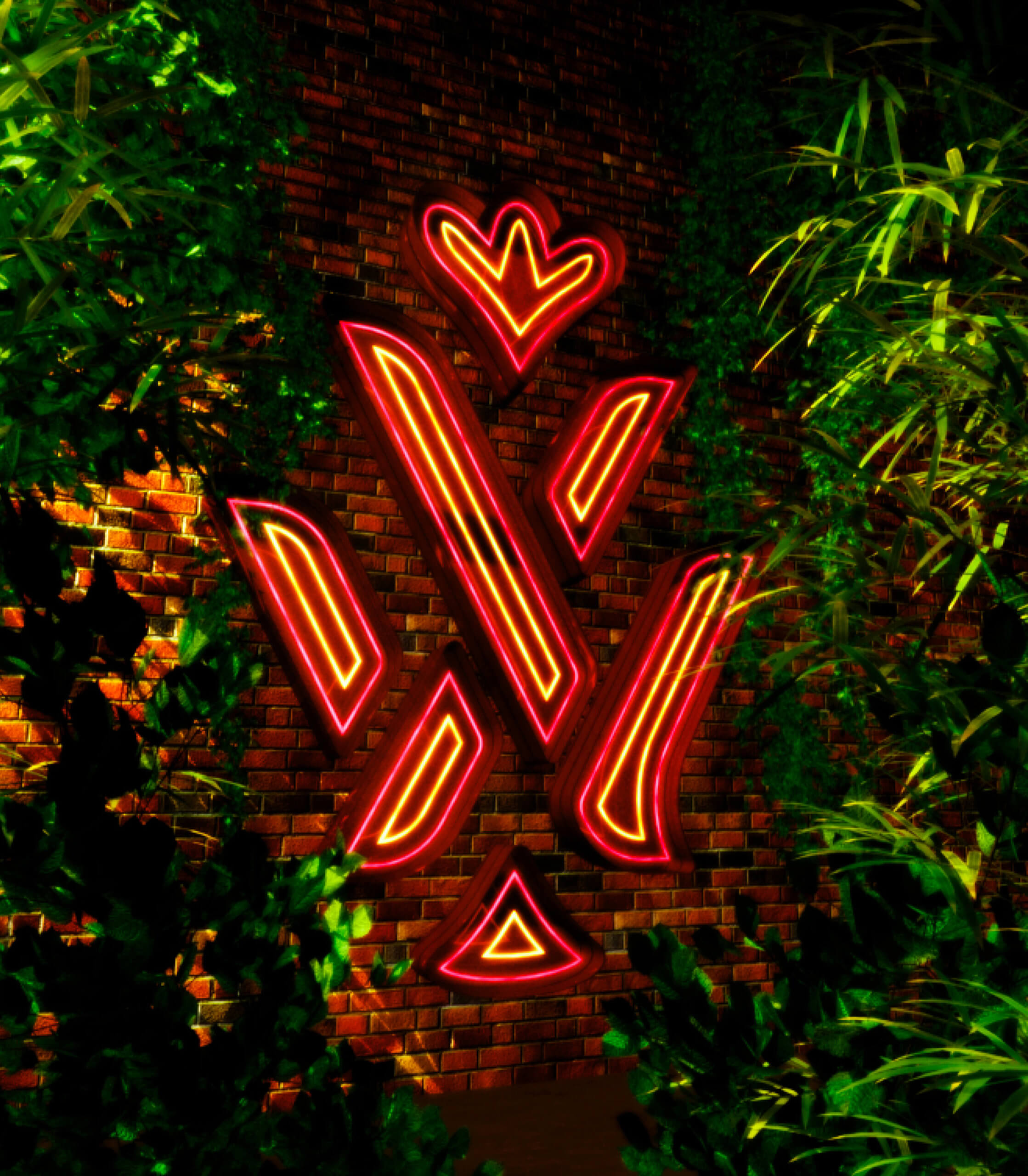 Wonderyard restaurant neon exterior sign design